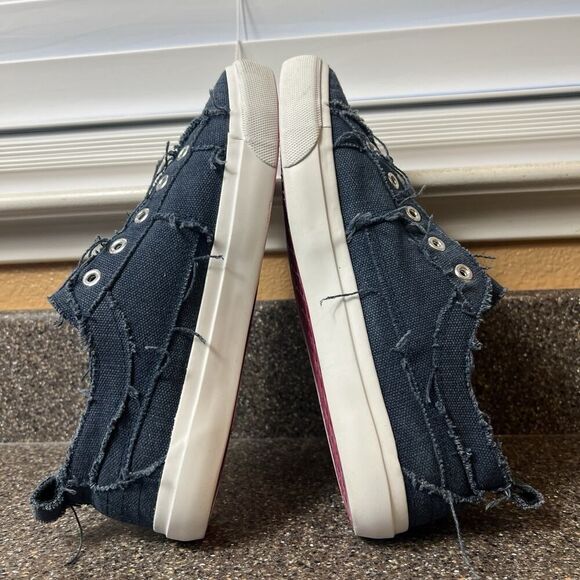 Corkys Blue Denim/Canvas Sneaker Shoes Women’s Size 7 Slip On Distressed Design - Picture 5 of 10